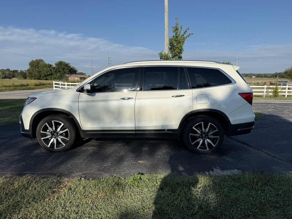 2019 Honda Pilot Elite photo 3