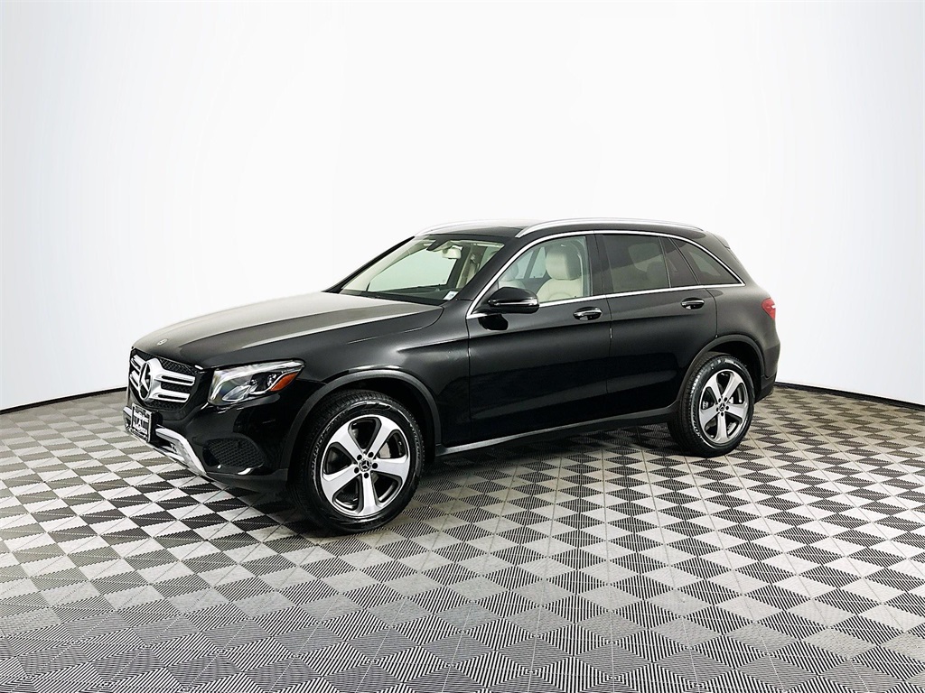 2019 Mercedes Benz GLC 300 4MATIC photo 2