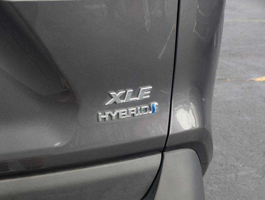 2023 Toyota RAV4 Hybrid XLE photo 23
