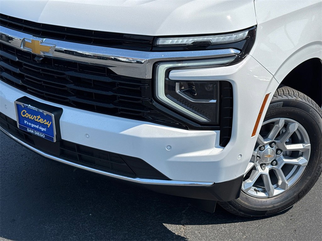 2025 Chevrolet Suburban LS photo 2