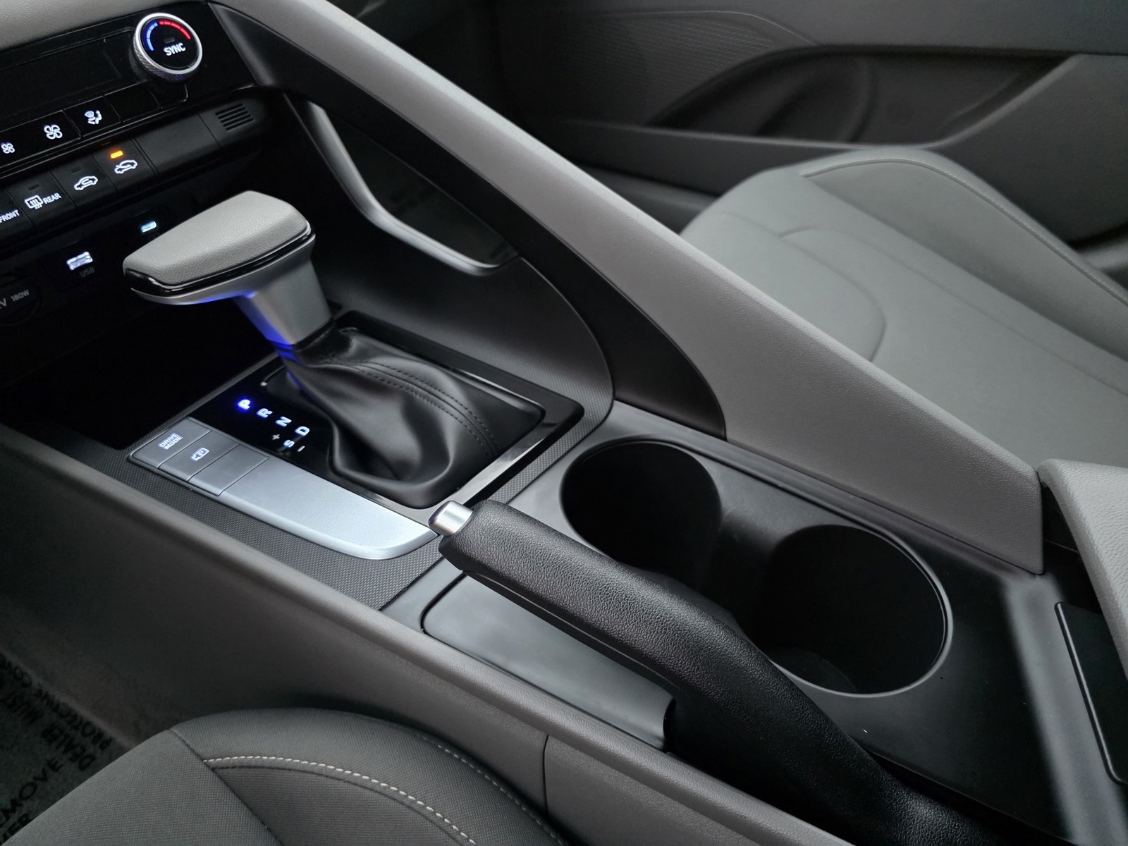 2024 Hyundai Elantra SEL photo 27