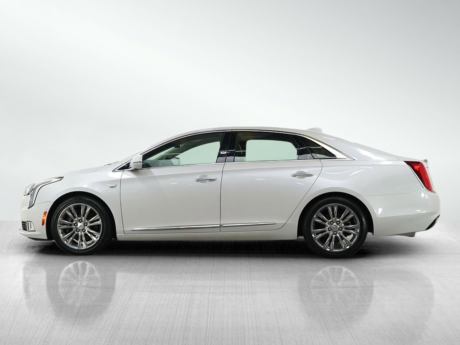 Used 2018 Cadillac XTS Luxury with VIN 2G61M5S39J9137879 for sale in Bloomington, Minnesota