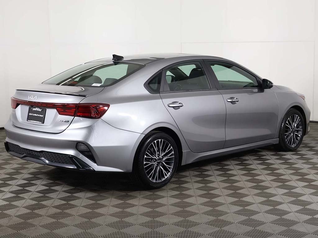 2024 Kia Forte GT-Line photo 3