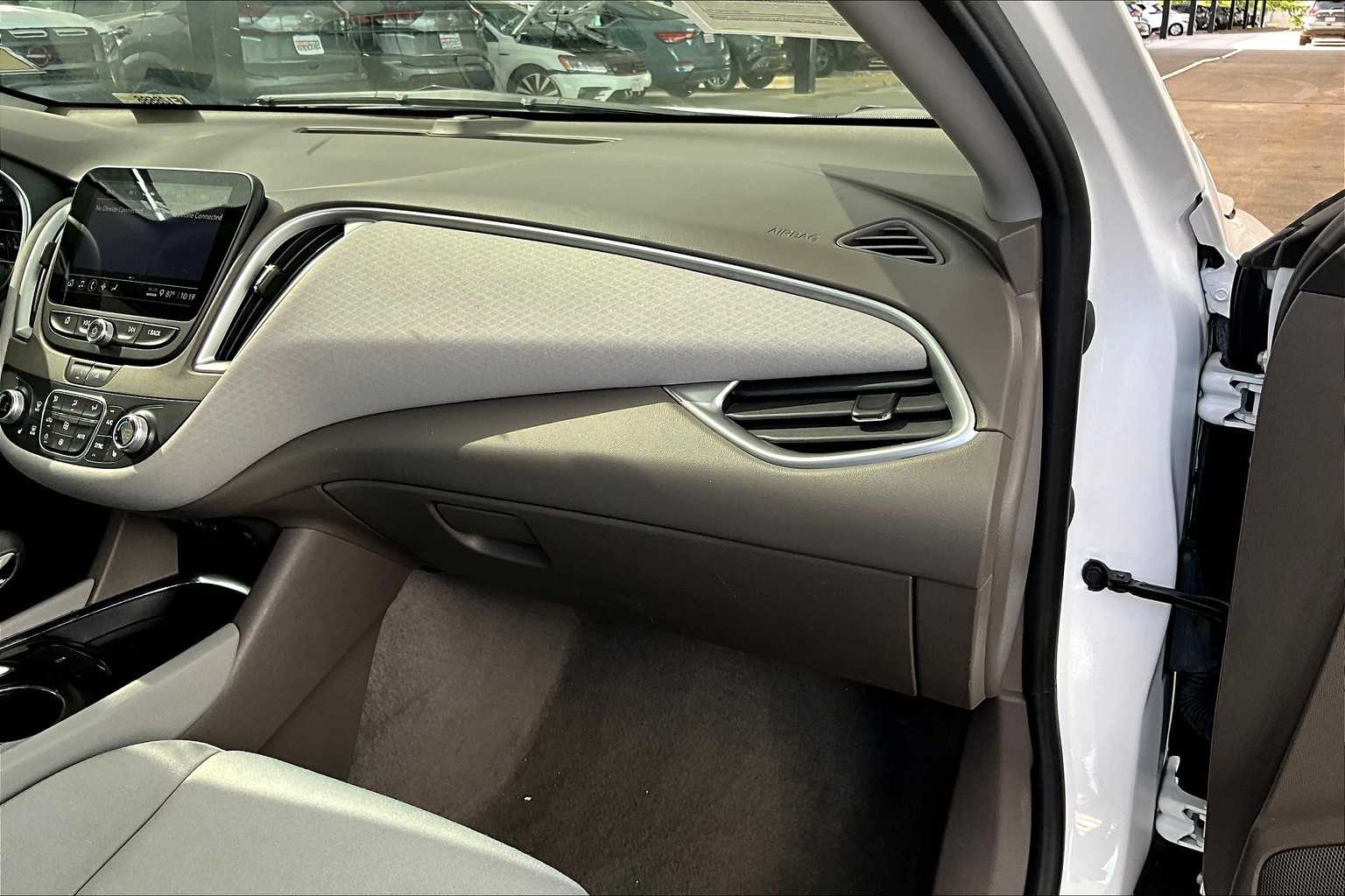 2022 Chevrolet Malibu 1LT photo 12