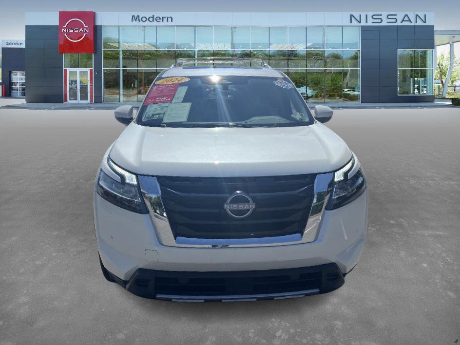 2024 Nissan Pathfinder SL photo 2