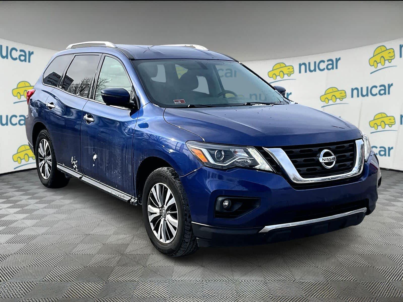 2019 Nissan Pathfinder SL's photo