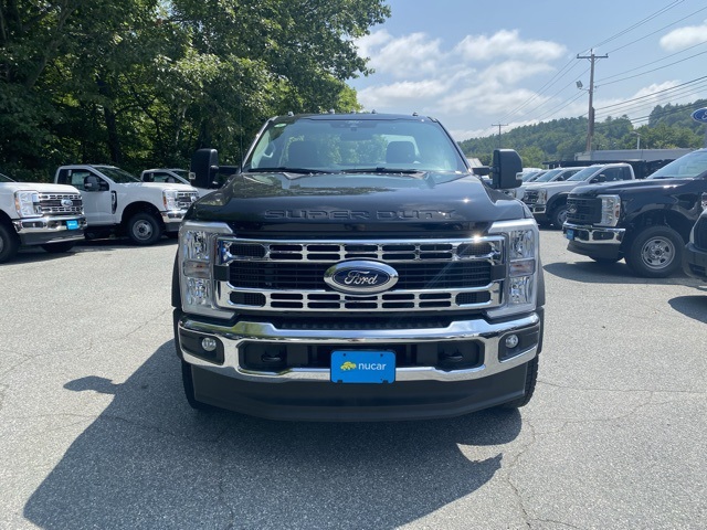 2025 Ford F-550 photo 2