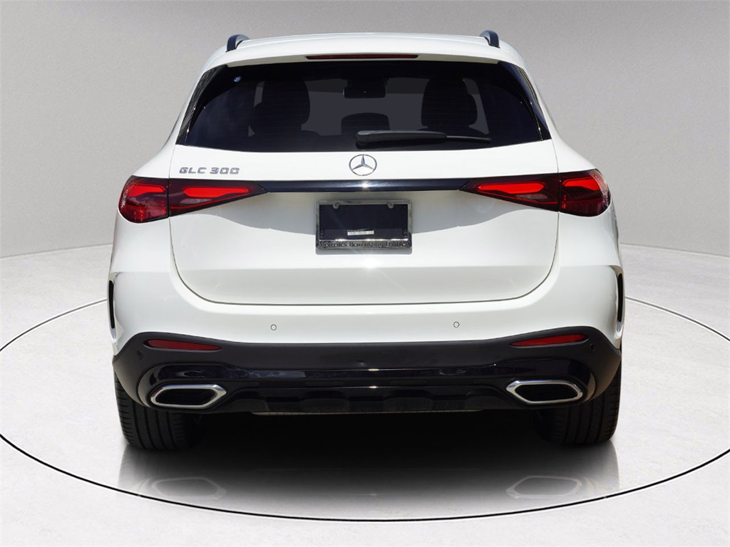 2025 Mercedes Benz GLC 300 photo 4