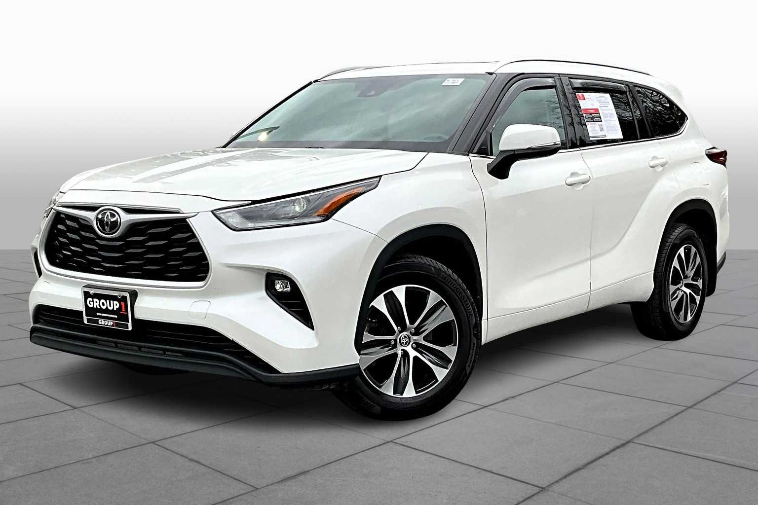 2021 Toyota Highlander XLE photo 2