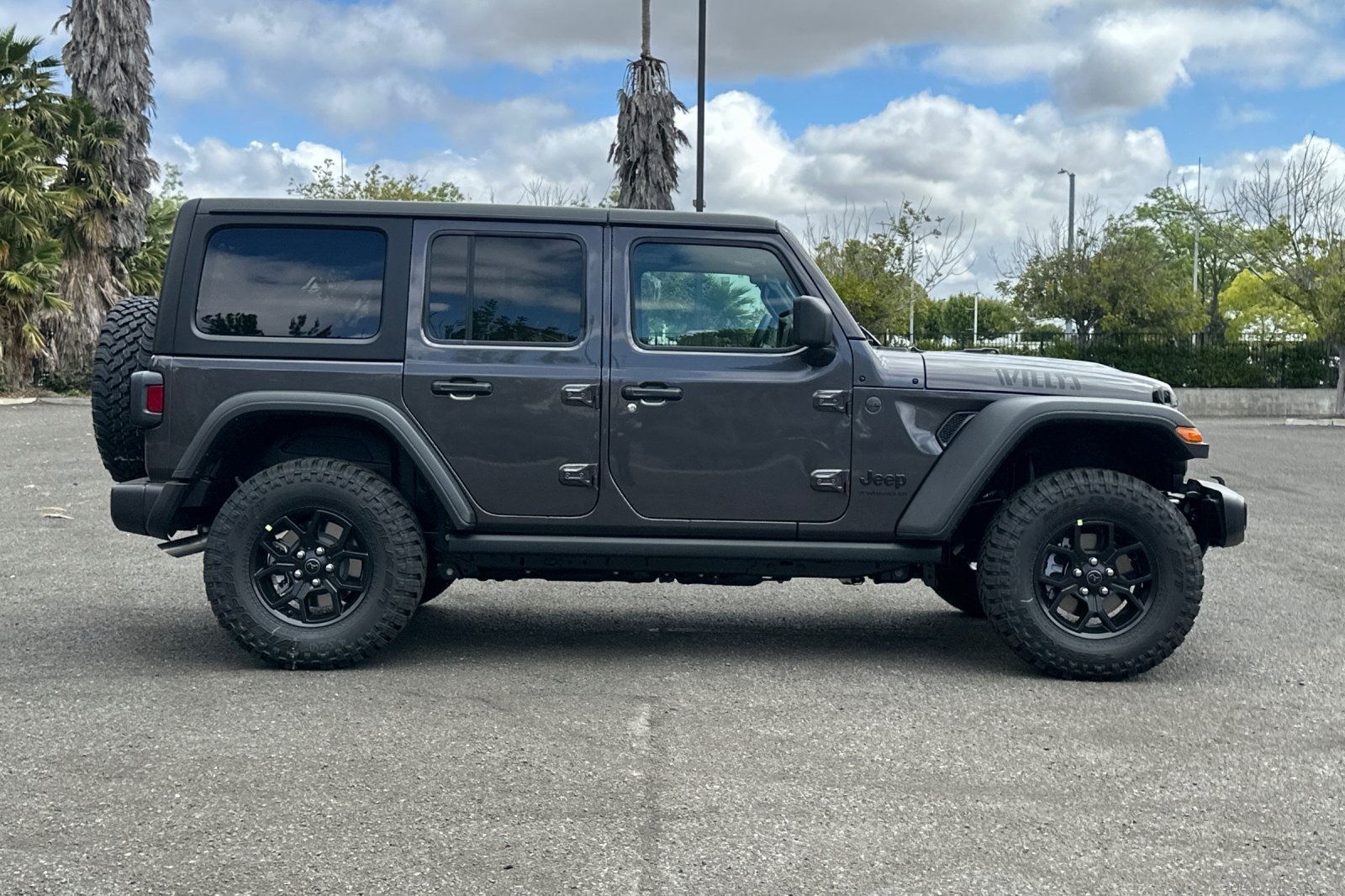 2025 Jeep Wrangler Willys photo 2