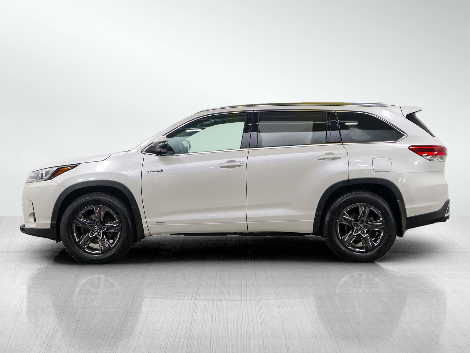 Used 2017 Toyota Highlander Limited Platinum with VIN 5TDDGRFH0HS031966 for sale in Bloomington, Minnesota