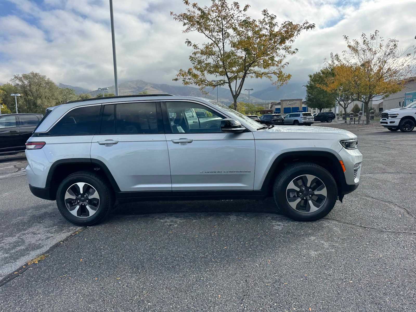 2024 Jeep Cherokee Limited 4xe photo 3