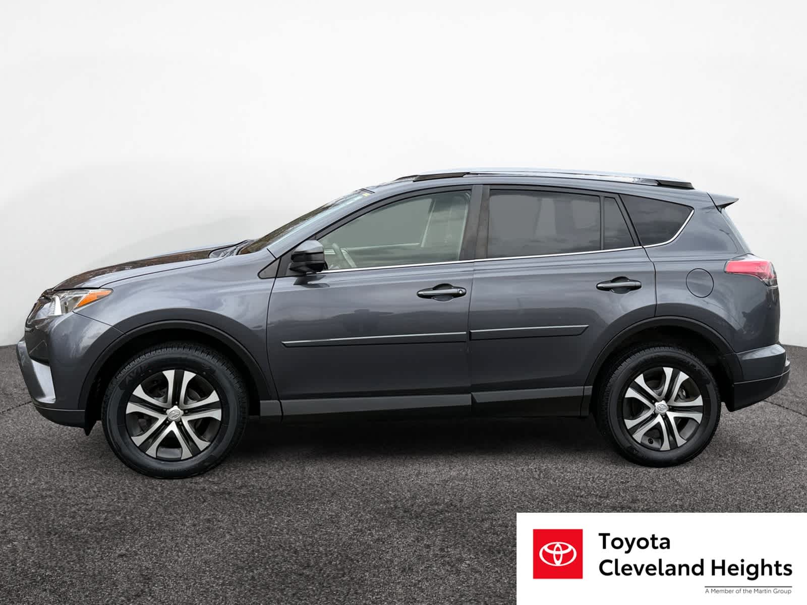 2018 Toyota RAV4 LE photo 2