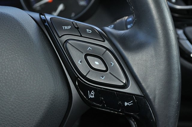 2018 Toyota C-HR XLE Premium photo 27