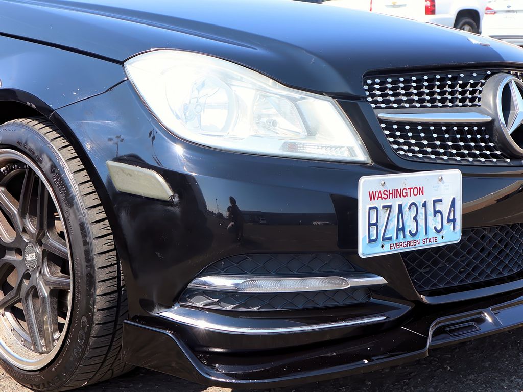 2012 Mercedes Benz C Luxury photo 9