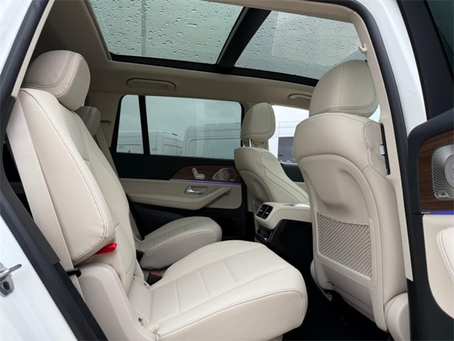 2026 Mercedes Benz GLS 450 4MATIC photo 3