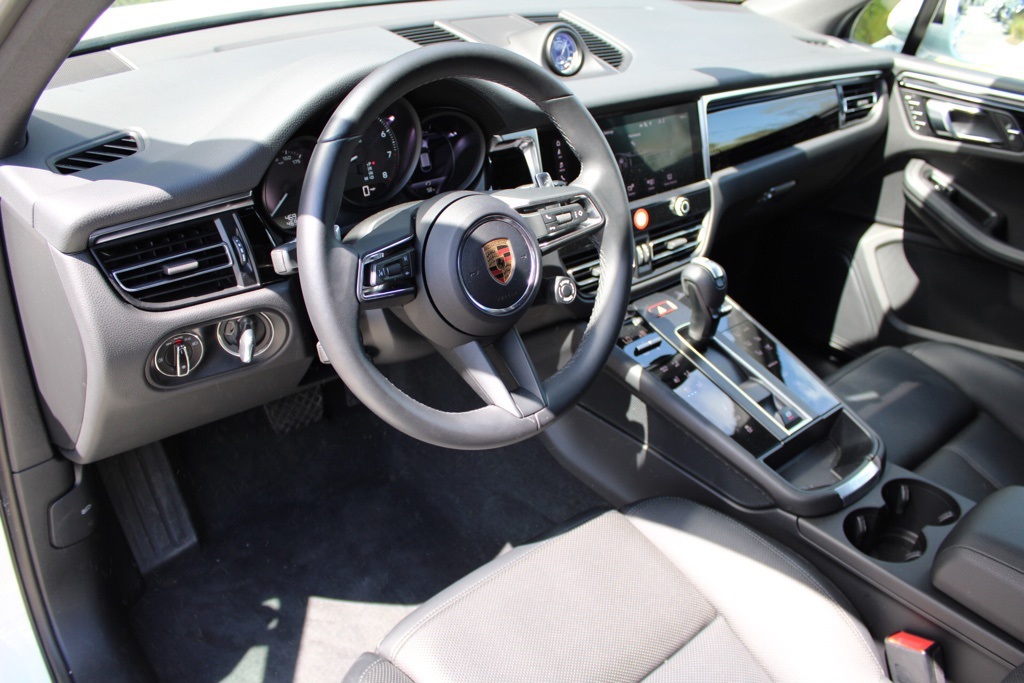 2024 Porsche Macan photo 4