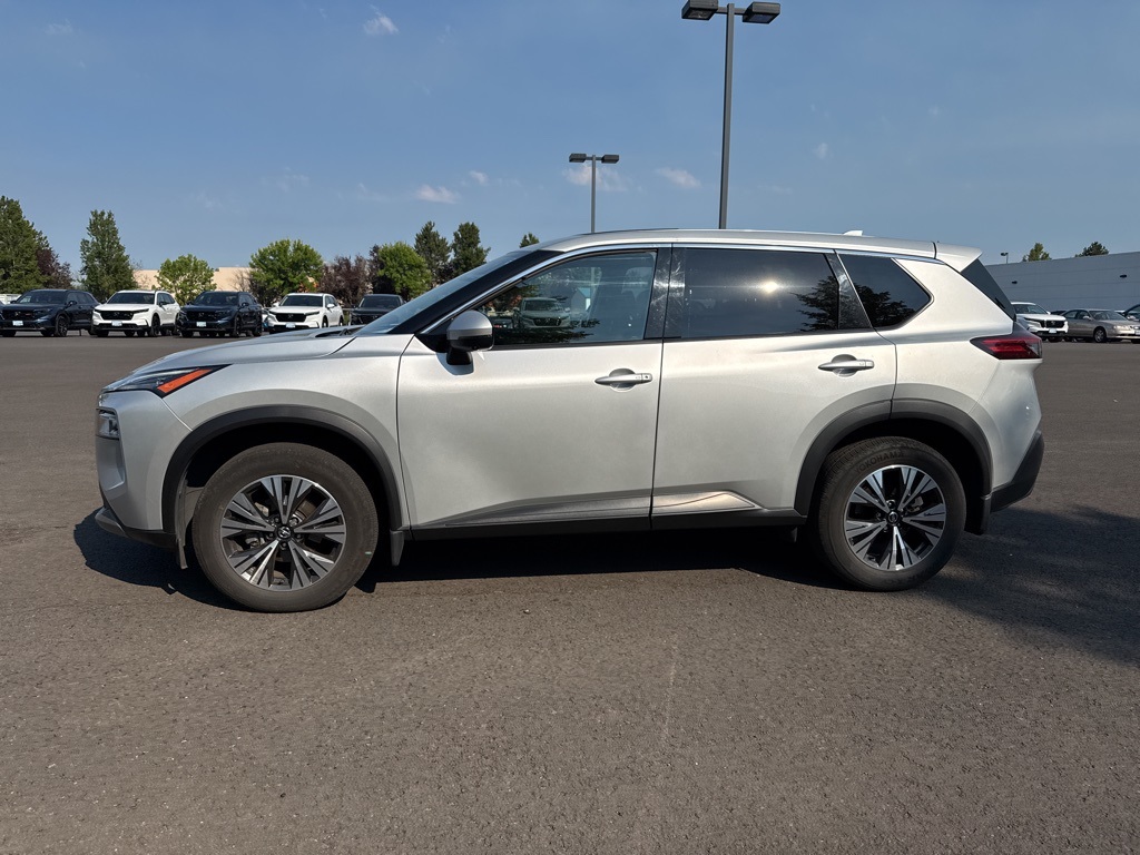 2021 Nissan Rogue SV photo 3