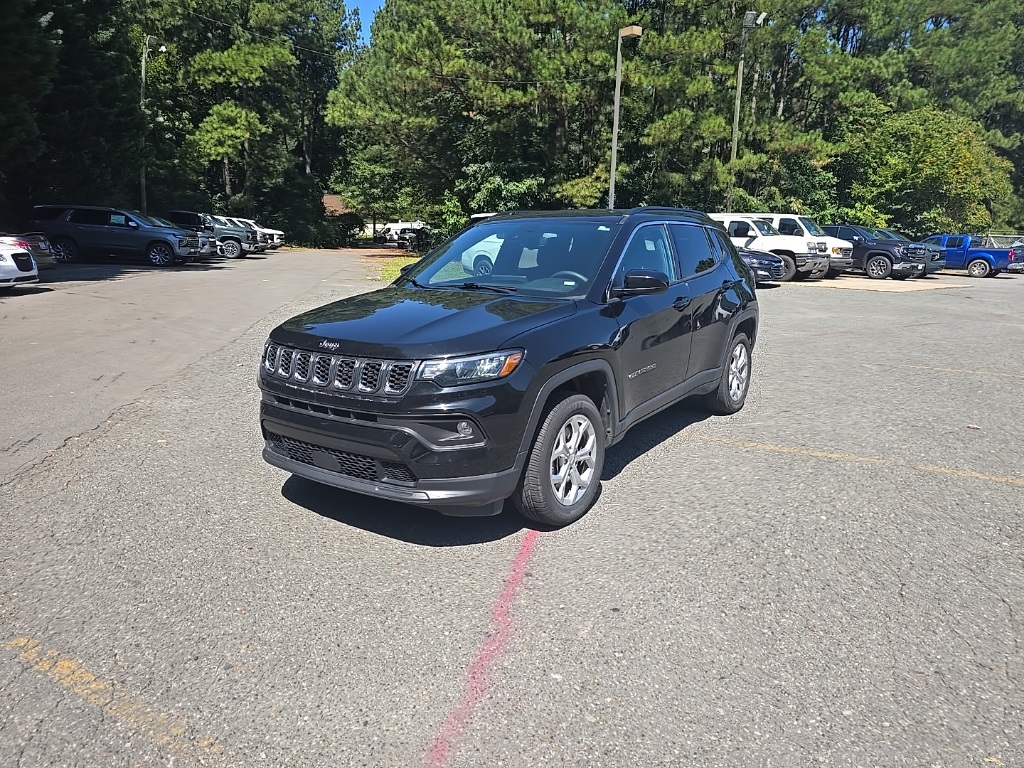 2024 Jeep Compass Latitude photo 4