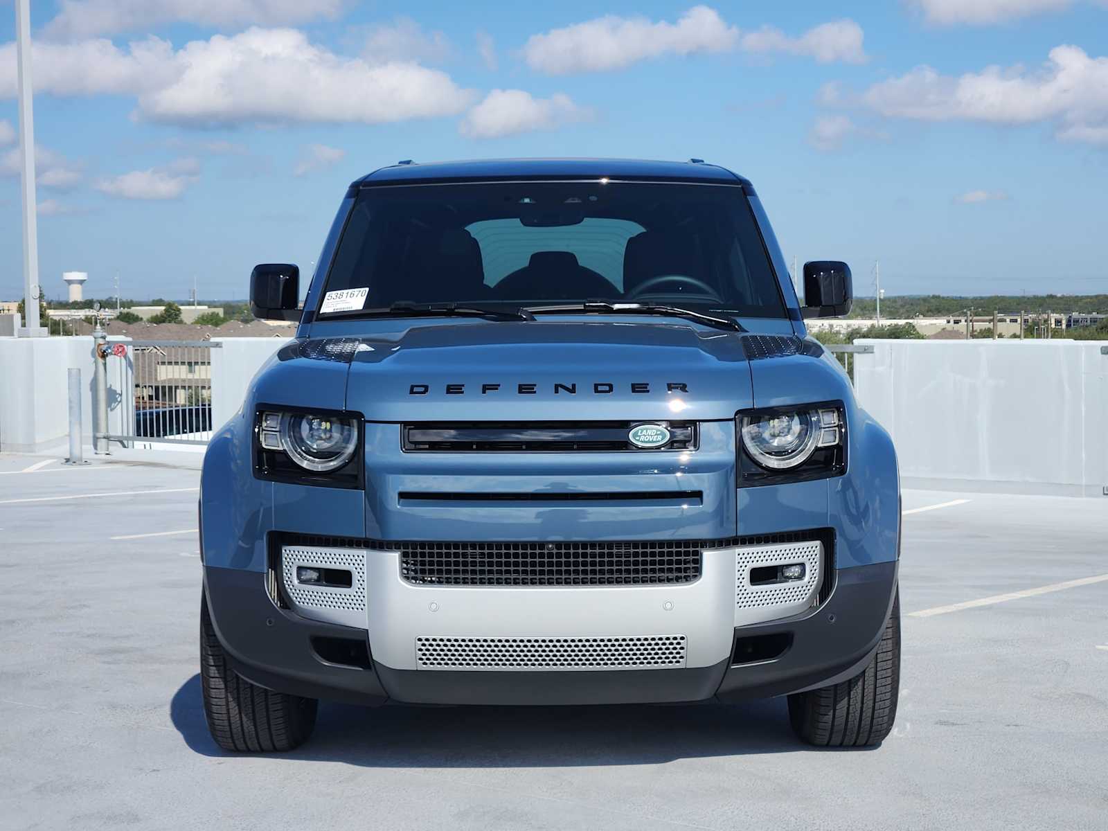 2025 Land Rover Defender 110 S photo 2