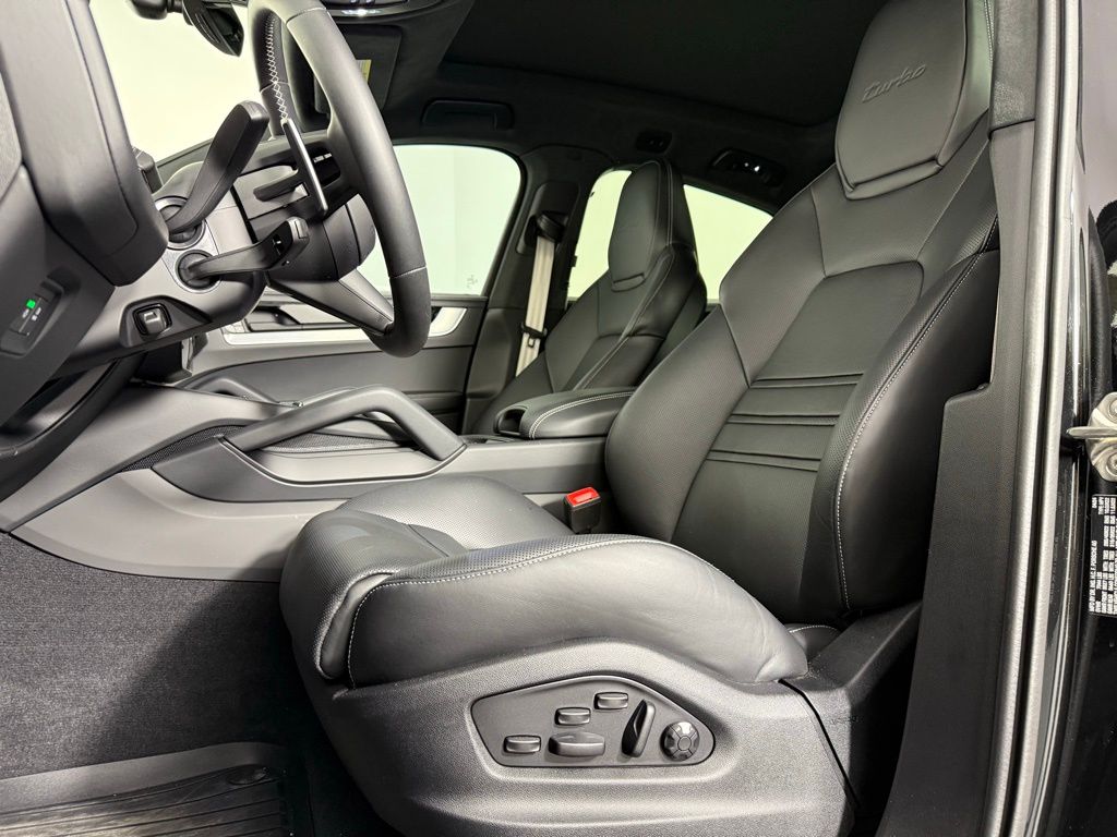 2024 Porsche Cayenne Turbo E-Hybrid Coupe photo 10