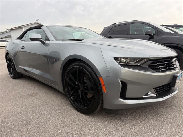 2023 Chevrolet Camaro 1LT photo 2