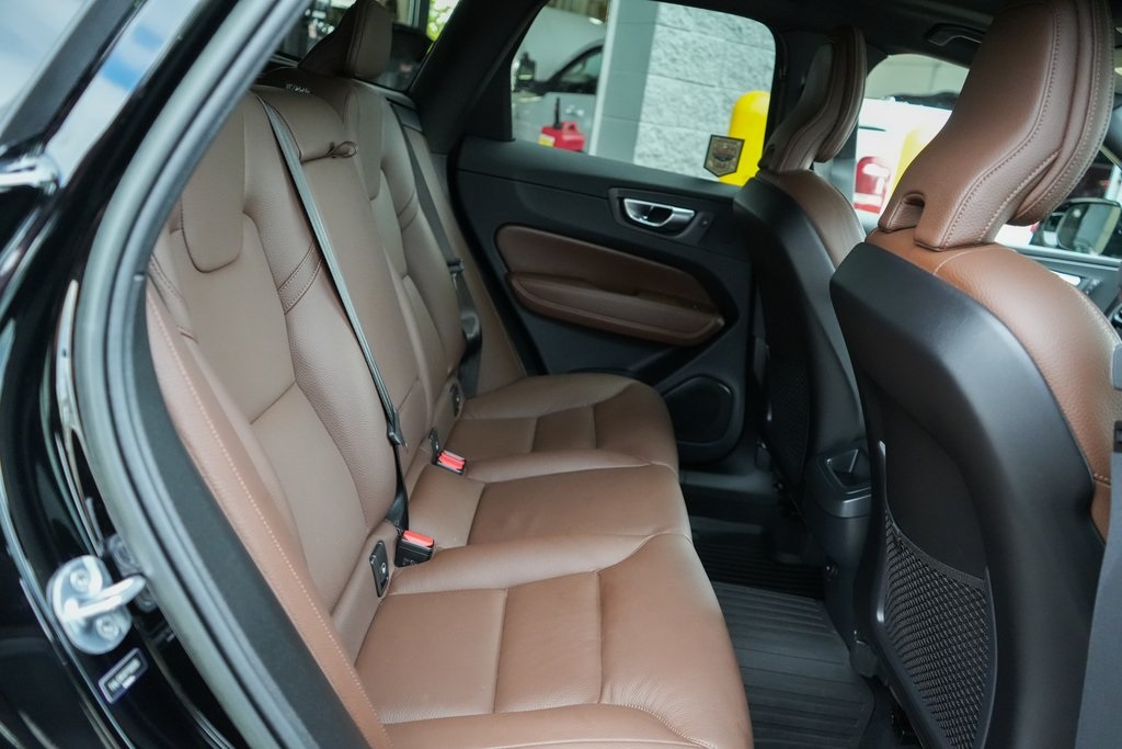 2023 Volvo XC60 B5 Plus photo 28