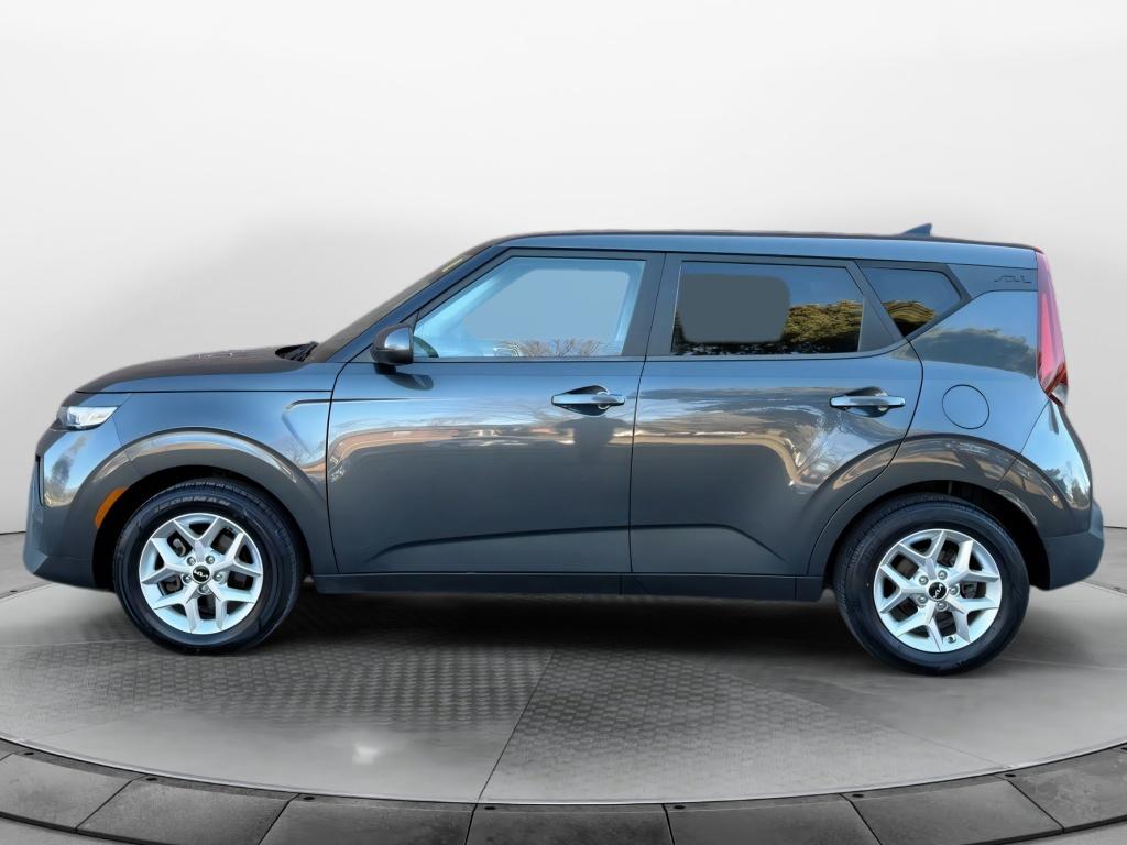 Used 2022 Kia Soul LX with VIN KNDJ23AU2N7833122 for sale in Kansas City