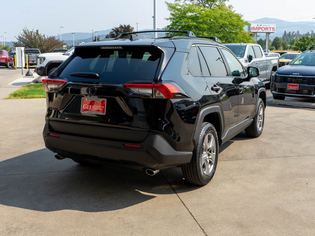 2022 Toyota RAV4 XLE photo 4