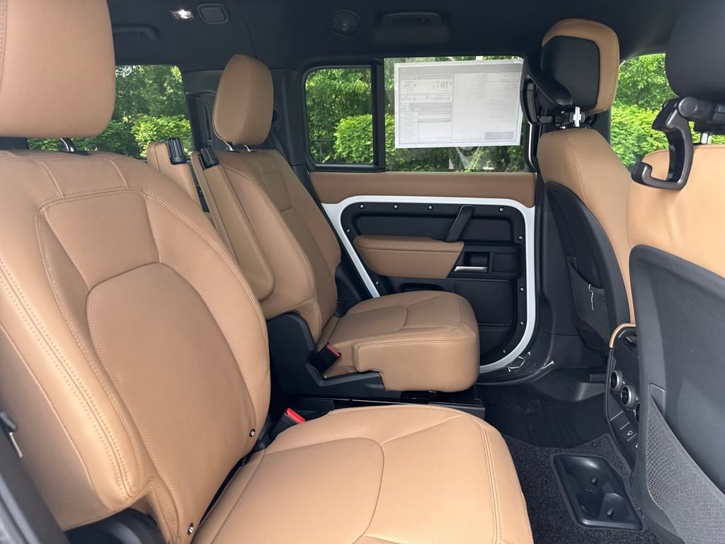 2025 Land Rover Defender 130 X-Dynamic SE photo 20