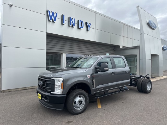 2025 Ford Chassis Cab F-350® XL