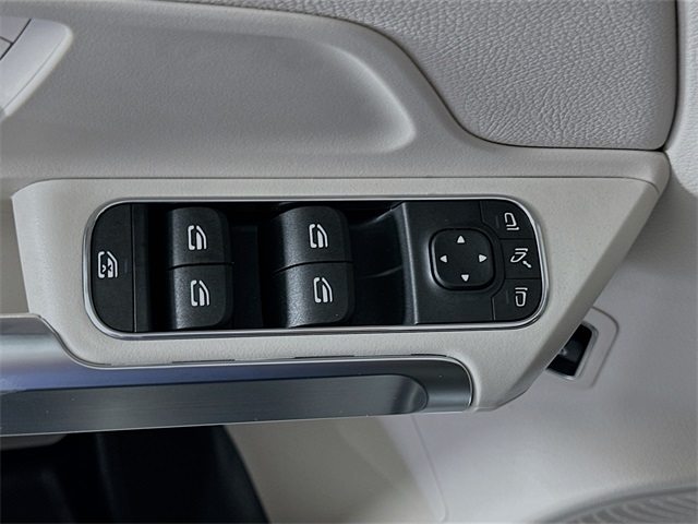 2025 Mercedes Benz GLB 250 photo 17