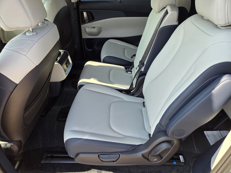 2026 Kia Carnival EX photo 5