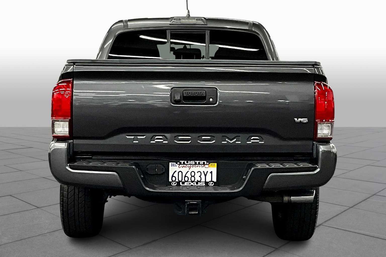 2016 Toyota Tacoma TRD Sport photo 4
