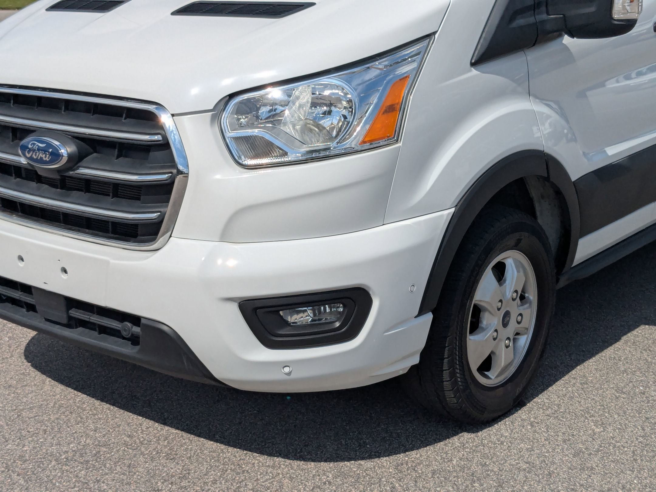 2020 Ford Transit Passenger XLT photo 2
