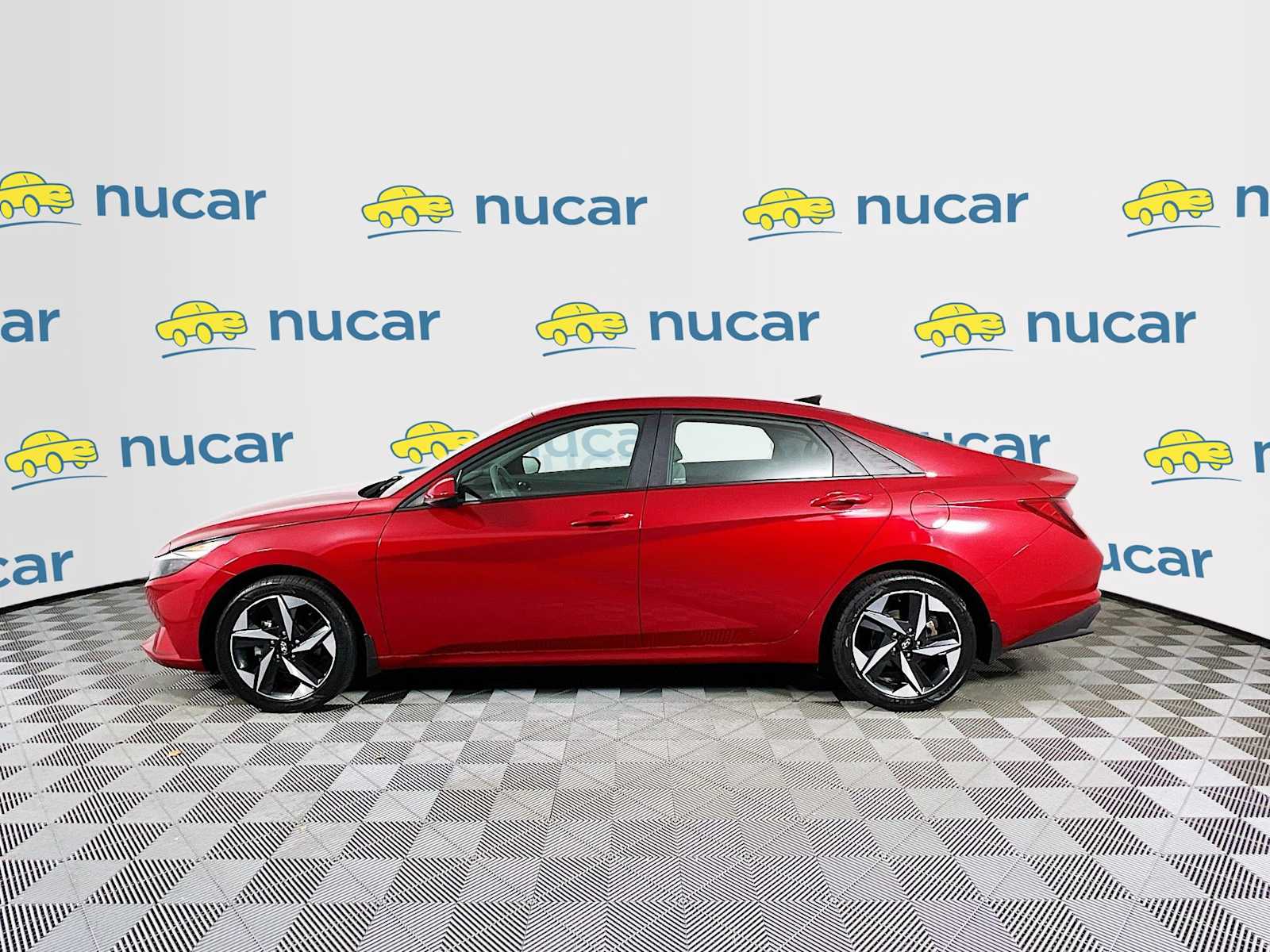 2023 Hyundai Elantra SEL photo 3