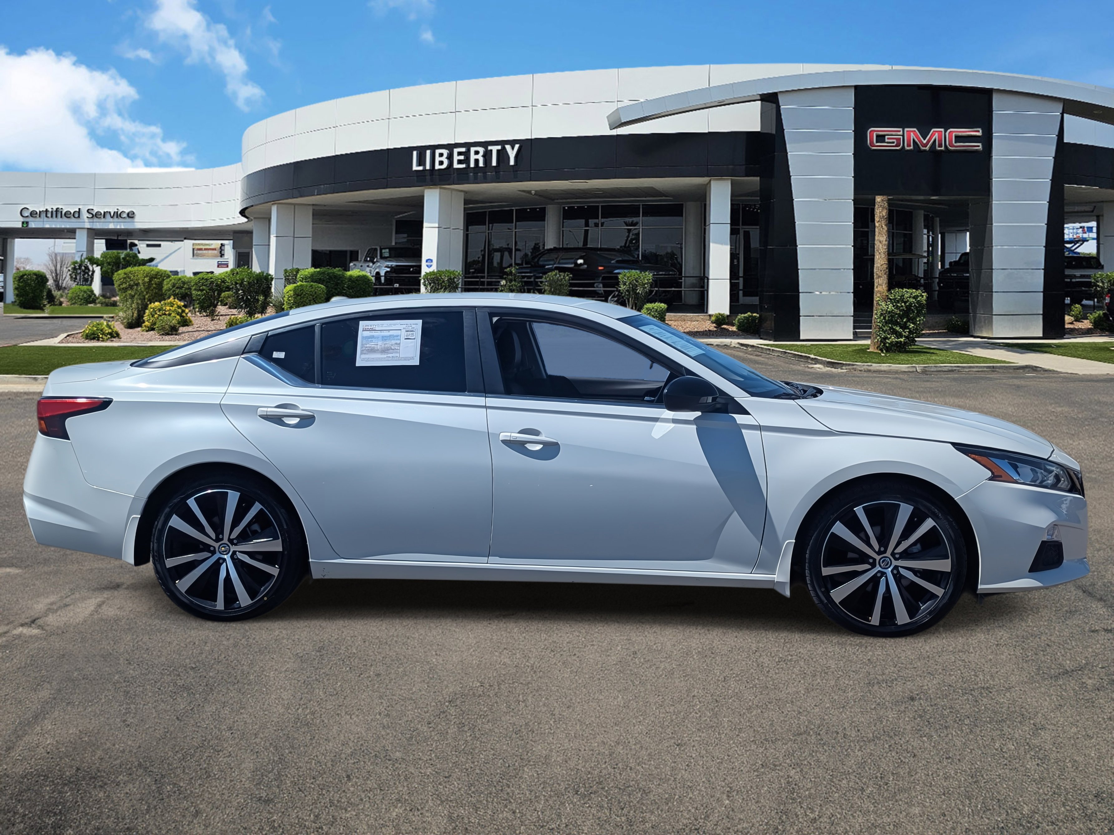 2022 Nissan Altima 2.5 SR photo 2