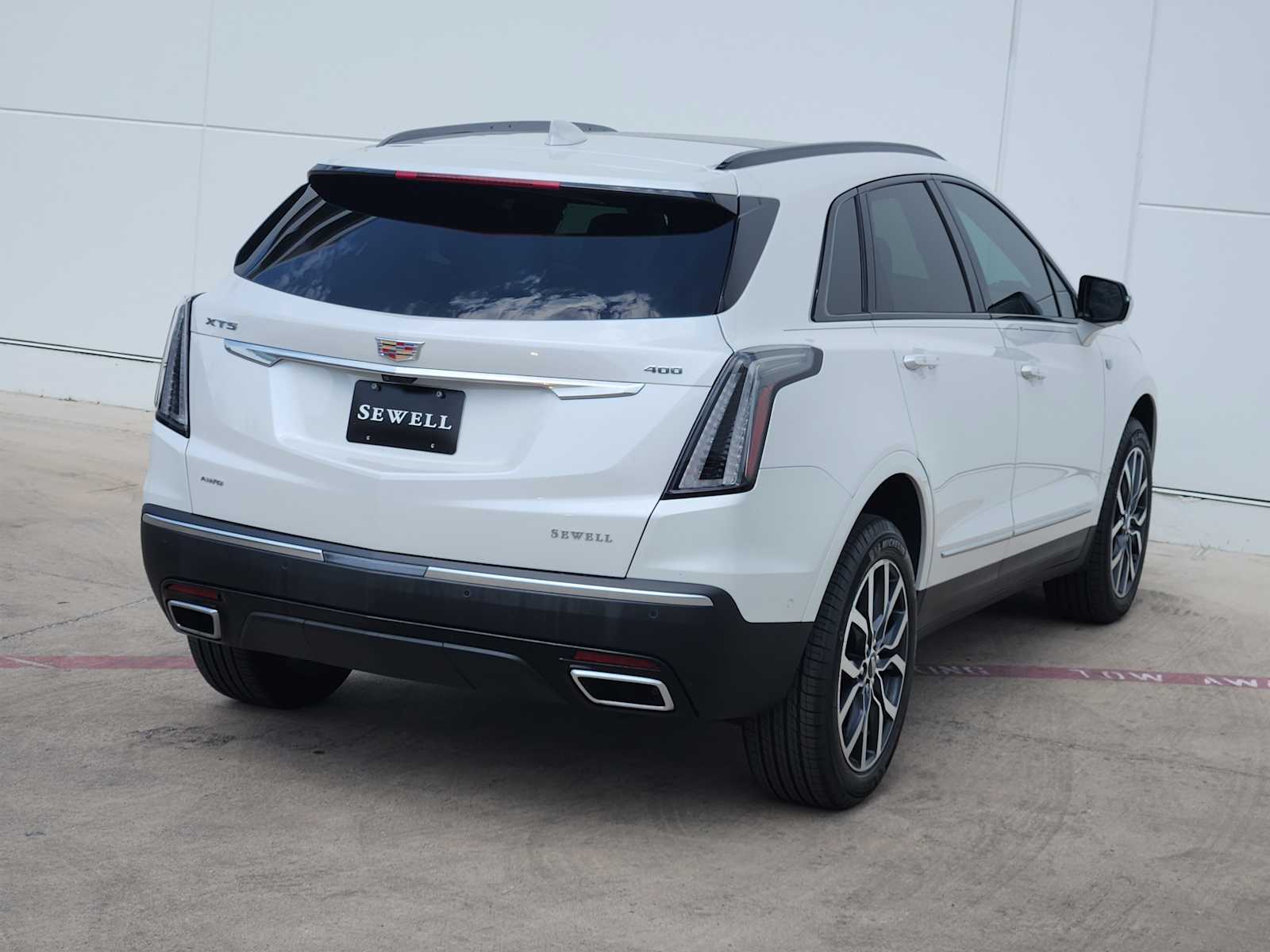 2025 Cadillac XT5 Sport photo 3