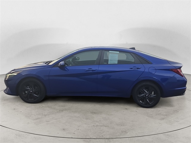 2021 Hyundai Elantra SEL photo 2