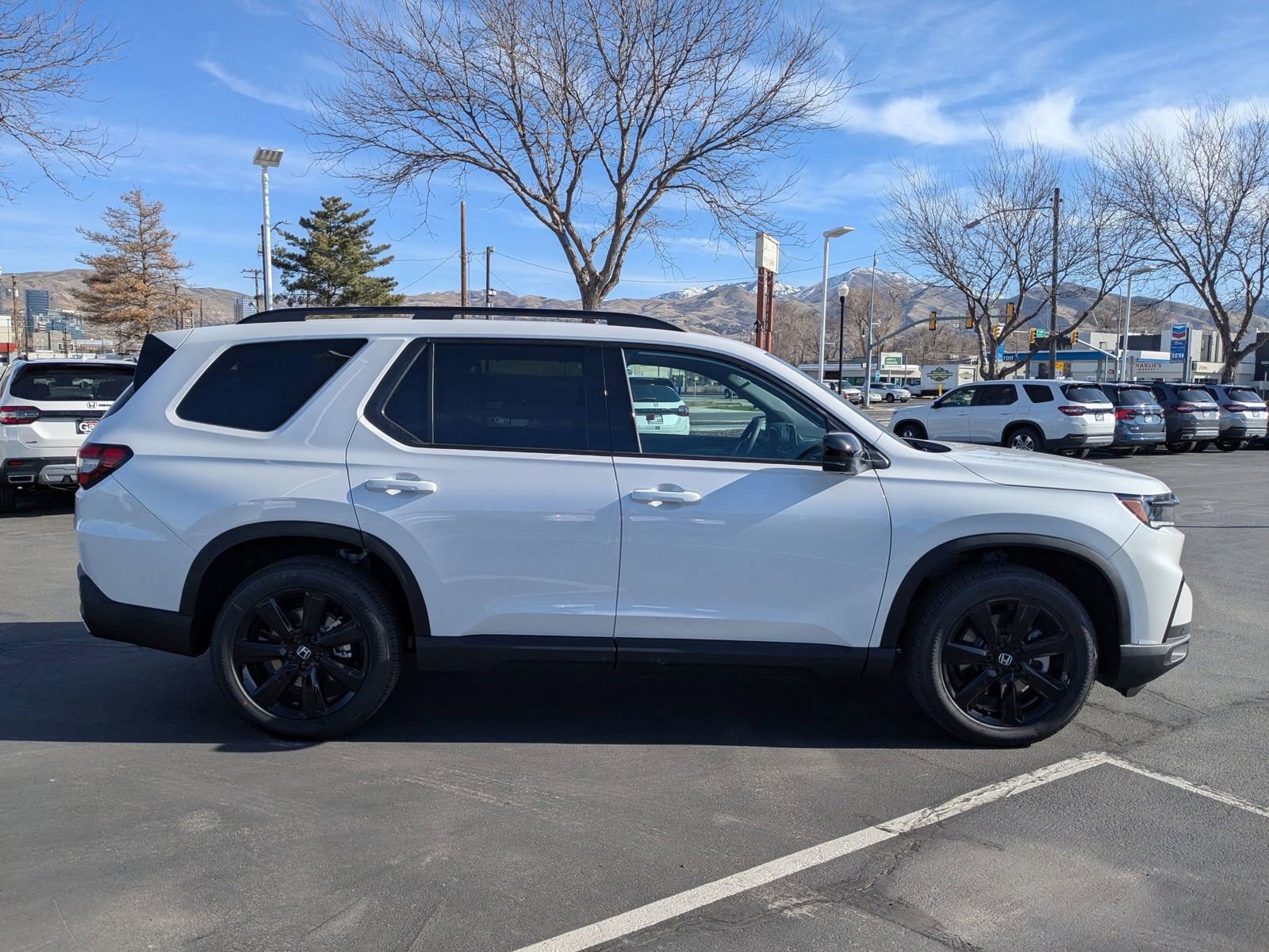 2025 Honda Pilot Black Edition photo 2