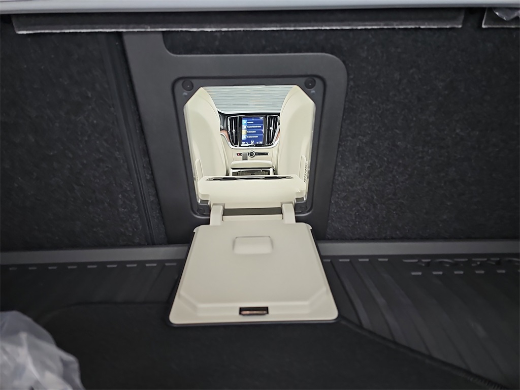 2022 Volvo S60 Recharge T8 R-Design Expression photo 14