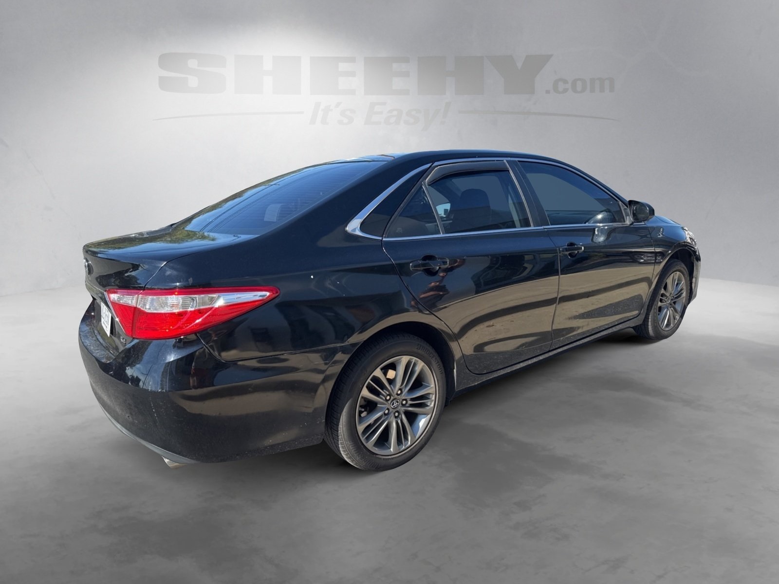 2017 Toyota Camry SE photo 3