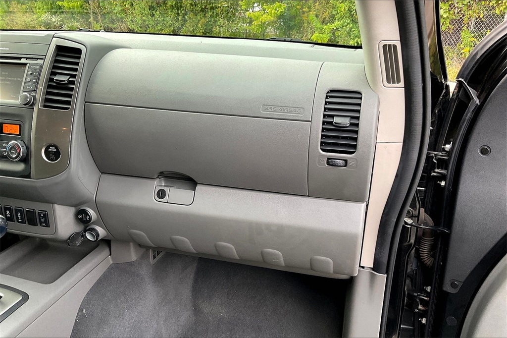 2019 Nissan Frontier SL photo 14
