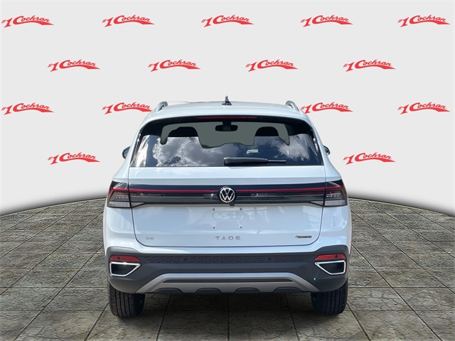 2025 Volkswagen Taos SE photo 3