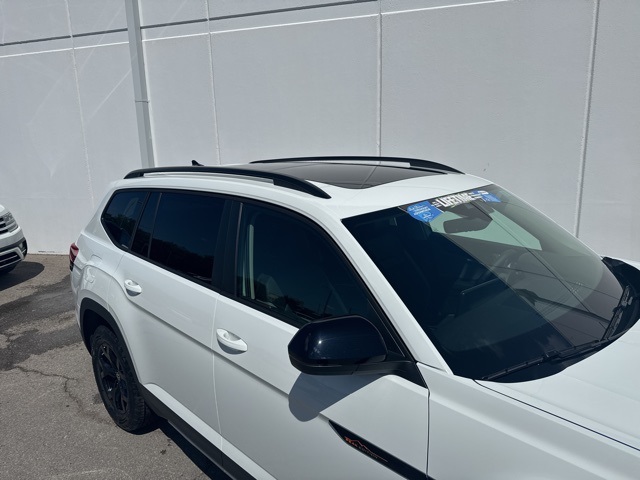 2025 Volkswagen Atlas Peak Edition SE photo 3