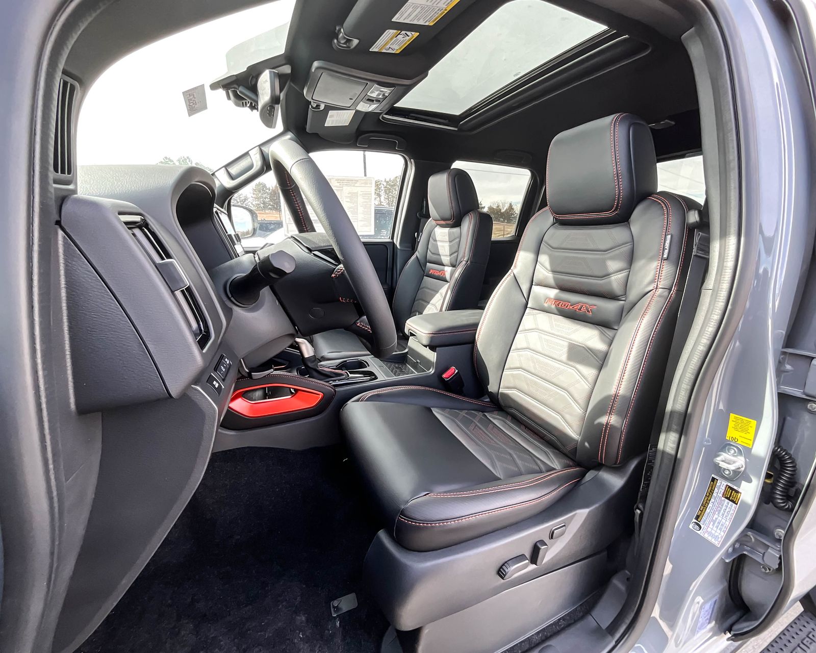 2025 Nissan Frontier PRO-4X photo 9