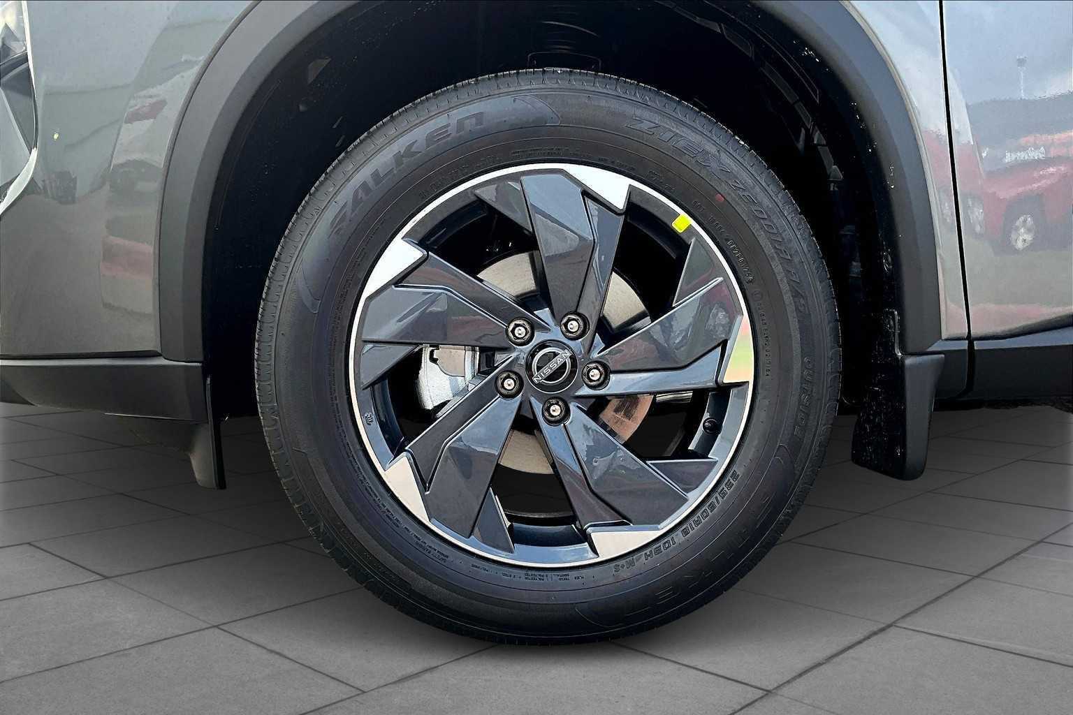 2025 Nissan Rogue SV photo 9