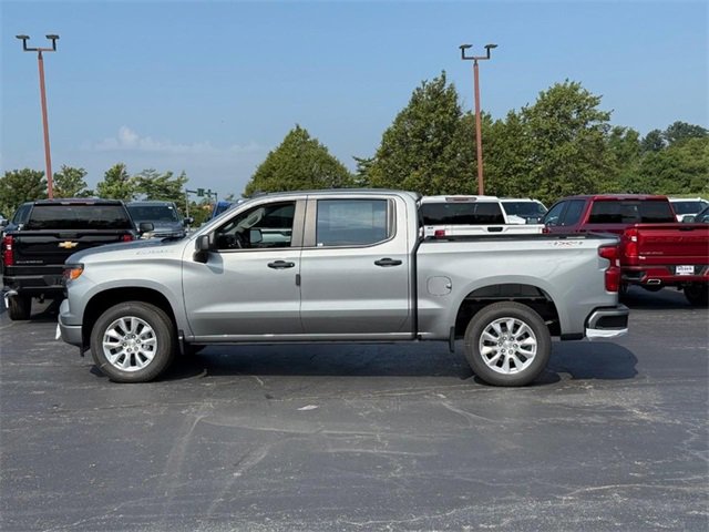 2025 Chevrolet Silverado 1500 Custom photo 2