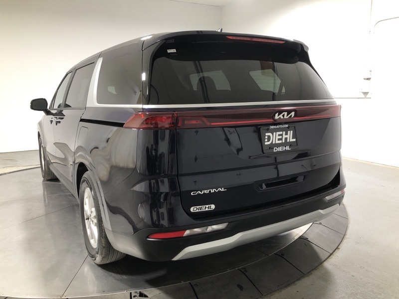 2024 Kia Carnival LX photo 5