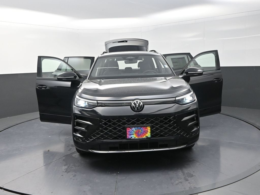 2025 Volkswagen Tiguan SE R-Line Black photo 2